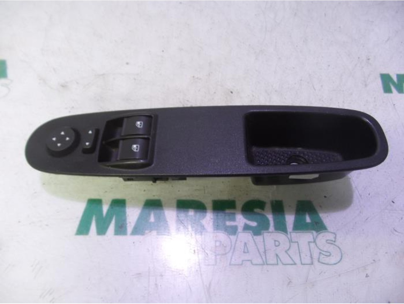 Fiat - Punto - Multi-functional window switch