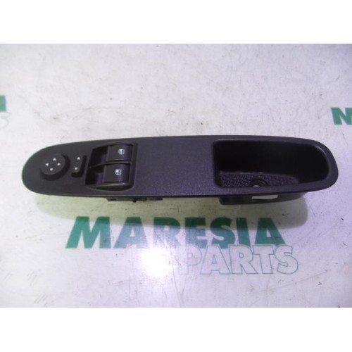 Fiat - Punto - Multi-functional window switch