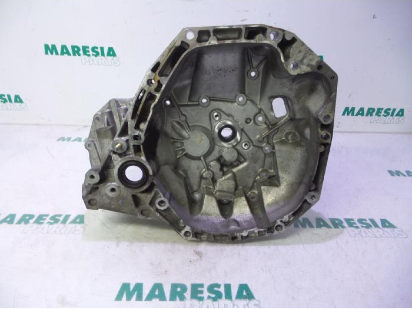 Renault - Clio - Gearbox casing
