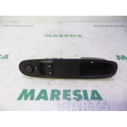 Fiat - Punto - Multi-functional window switch