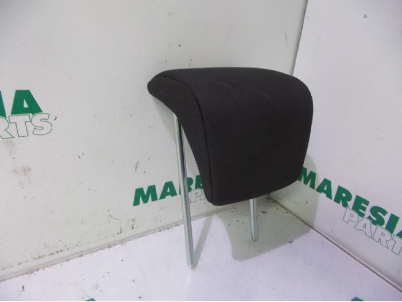 Fiat - Punto - Headrest