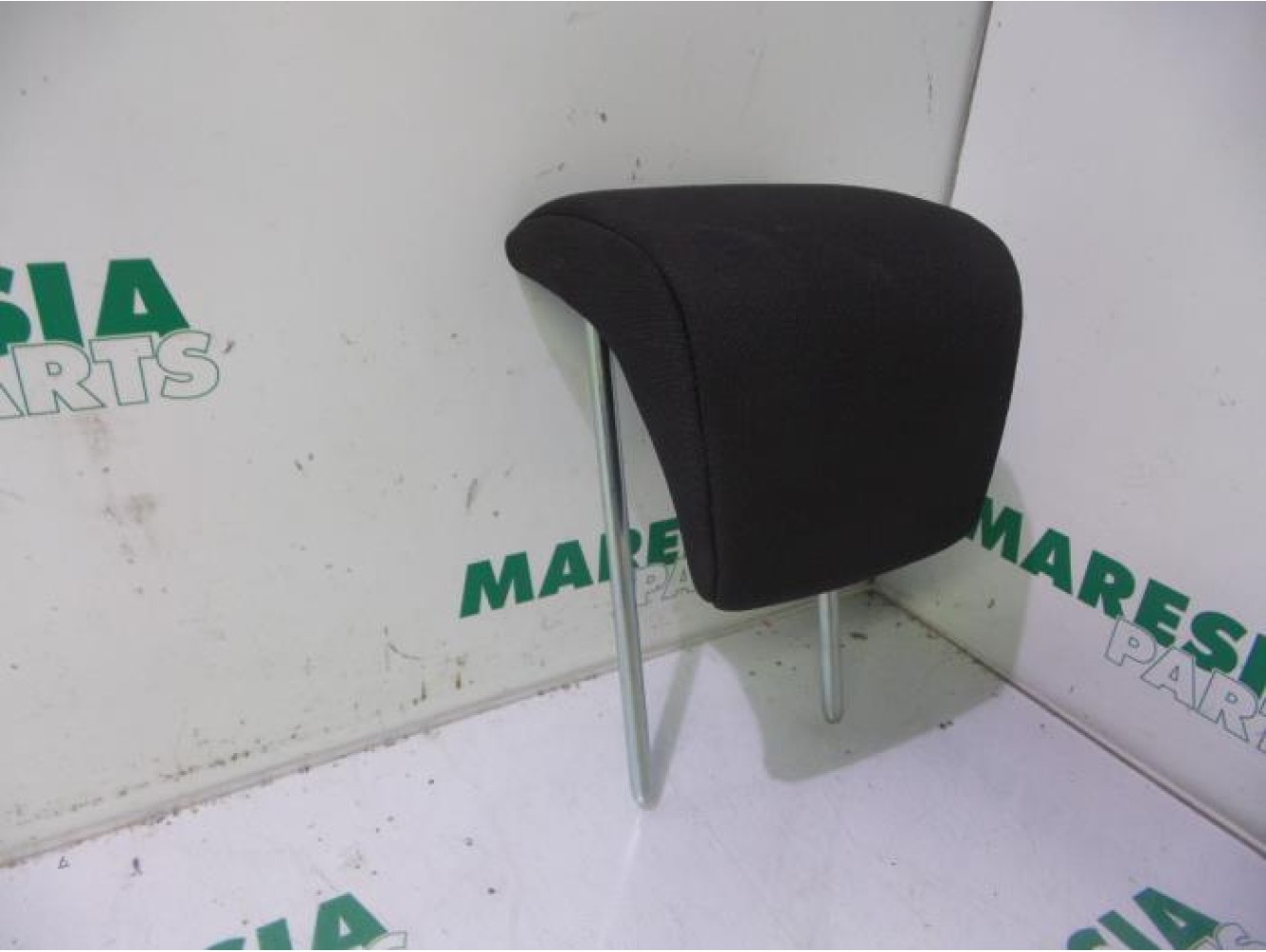 Fiat - Punto - Headrest
