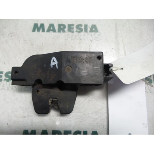 Peugeot - 407 - Tailgate lock mechanism