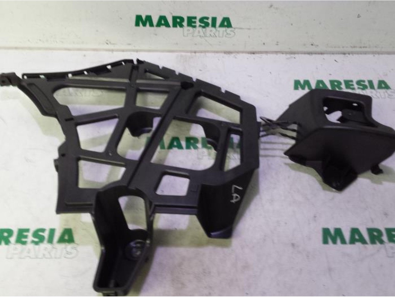 Renault - Laguna - Rear bumper frame