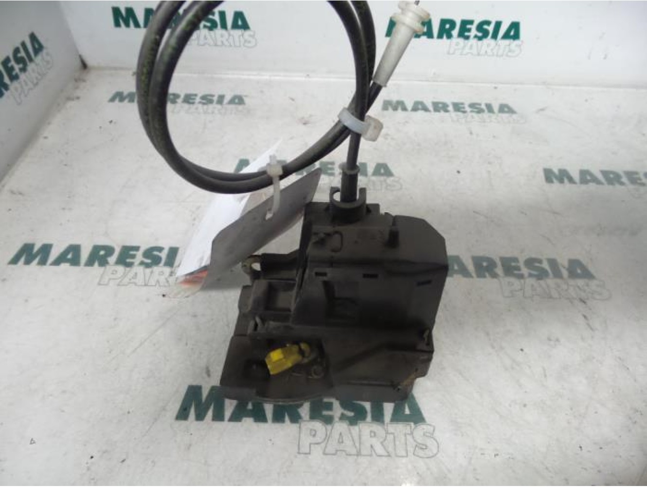 Renault - Megane Scenic - Rear door lock mechanism 4-door, left