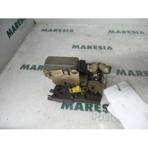 Renault - Megane Scenic - Rear door lock mechanism 4-door, left