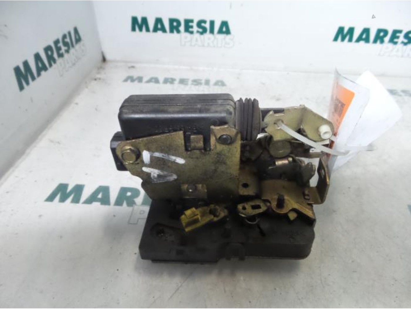 Renault - Megane Scenic - Rear door lock mechanism 4-door, left