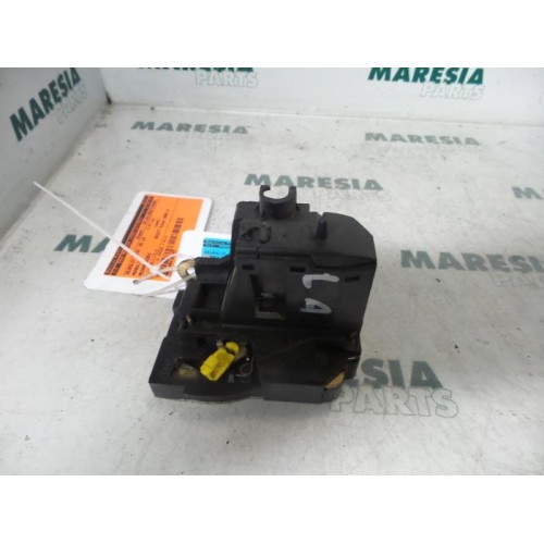 Renault - Megane Scenic - Rear door lock mechanism 4-door, left