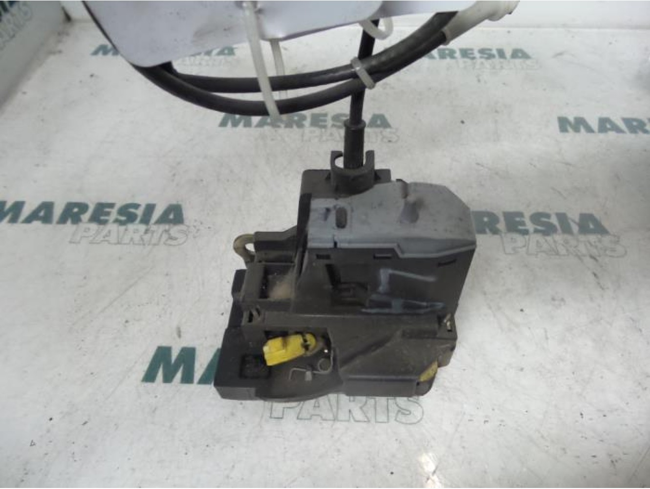 Renault - Megane Scenic - Rear door lock mechanism 4-door, left