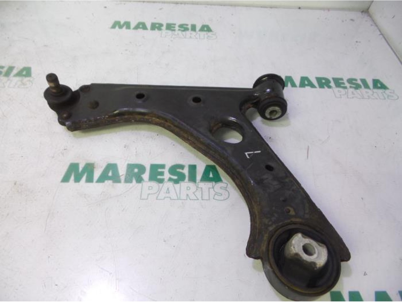 Fiat - Punto - Querlenker unten links vorne