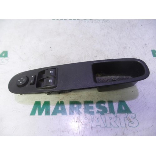 Fiat - Punto - Multi-functional window switch