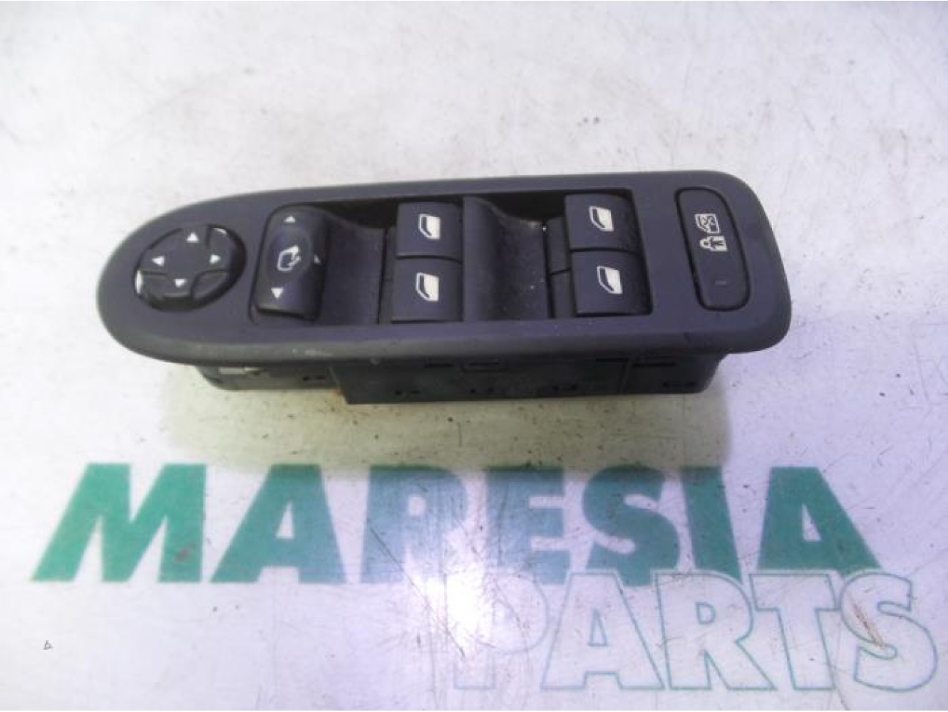 Citroen - C5 - Multi-functional window switch