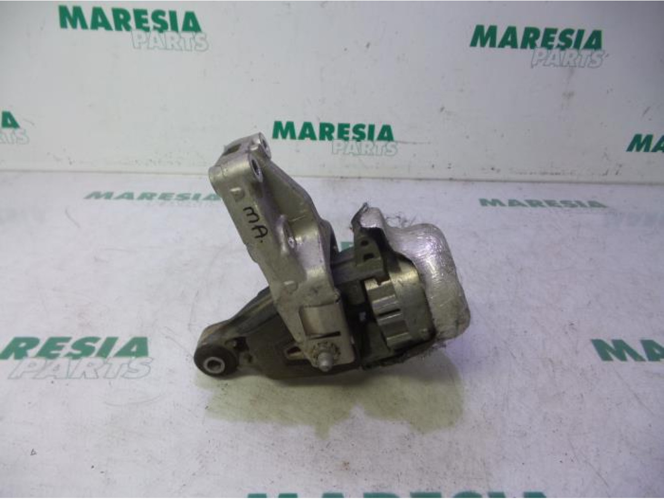Citroen - C5 - Engine mount