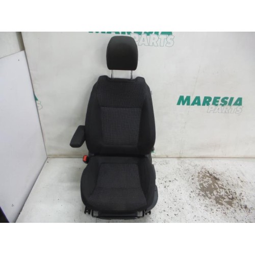 Peugeot - 5008 - Sitz links