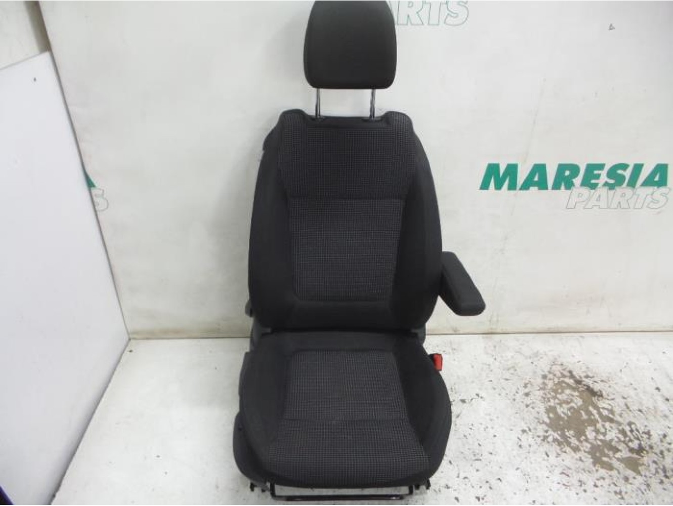 Peugeot - 5008 - Seat, right