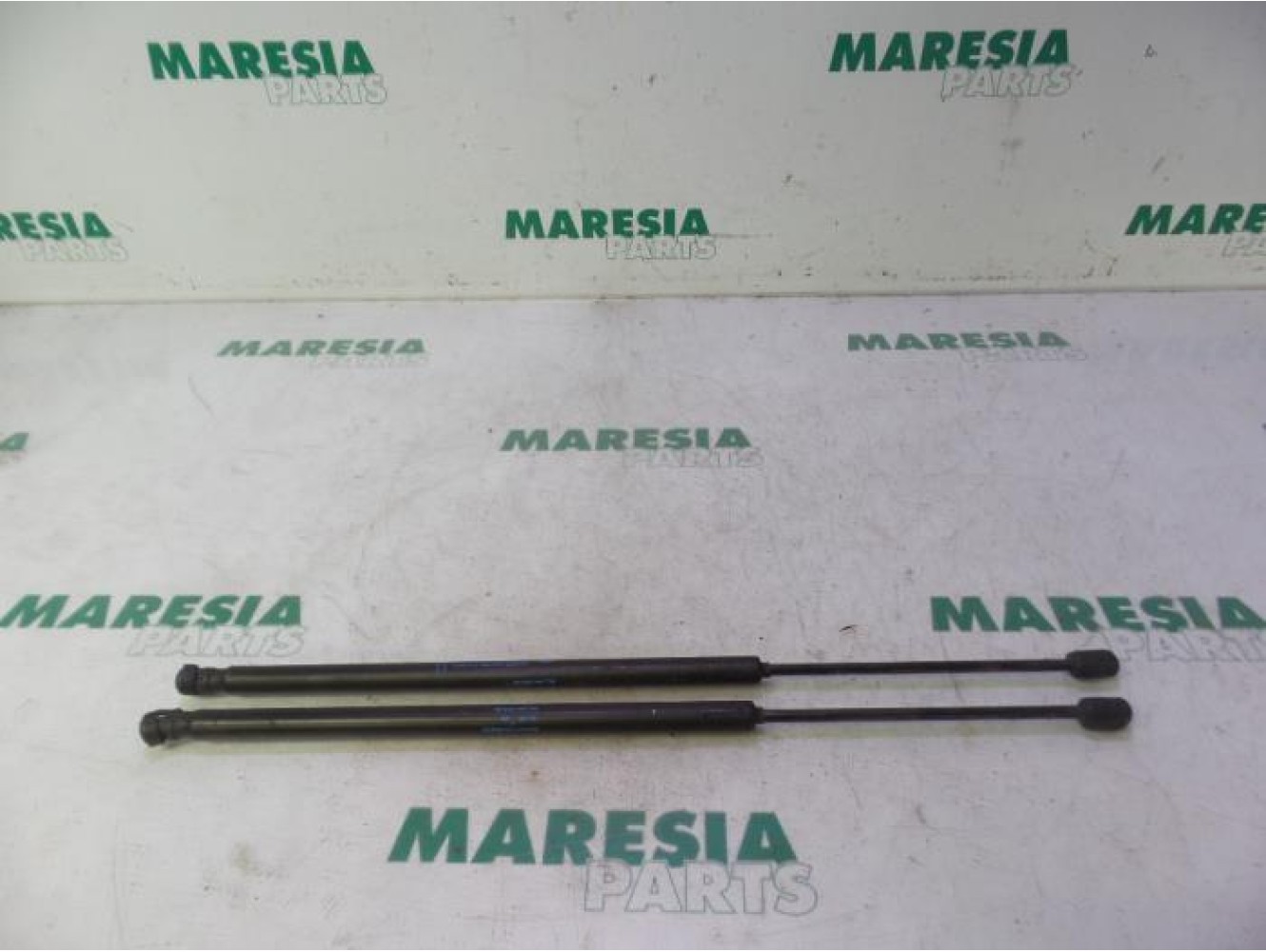 Citroen - C4 Picasso - Set of tailgate gas struts