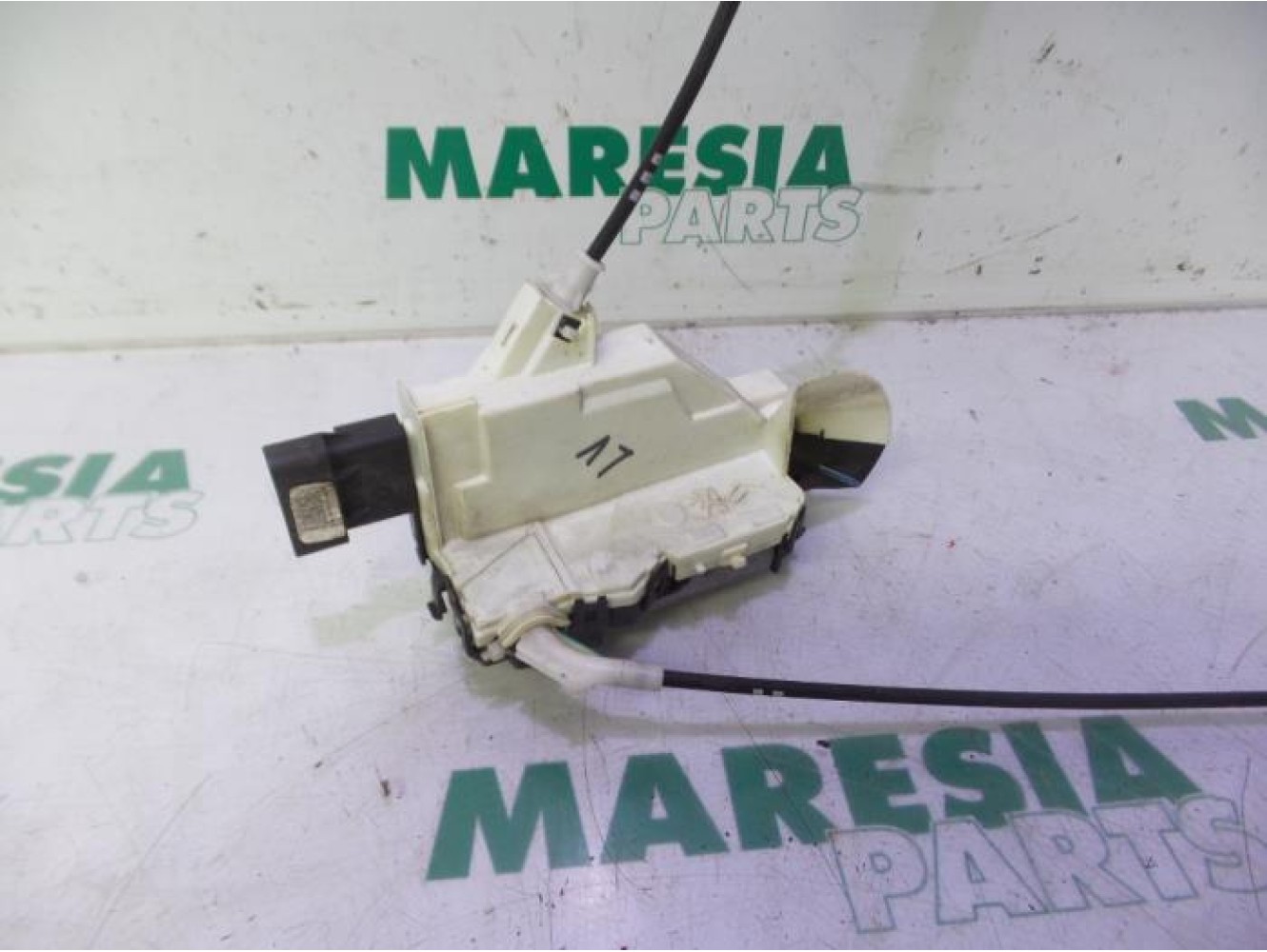 Peugeot - 5008 - Door lock mechanism 4-door, front left