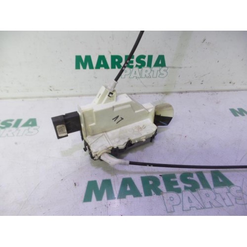 Peugeot - 5008 - Door lock mechanism 4-door, front left
