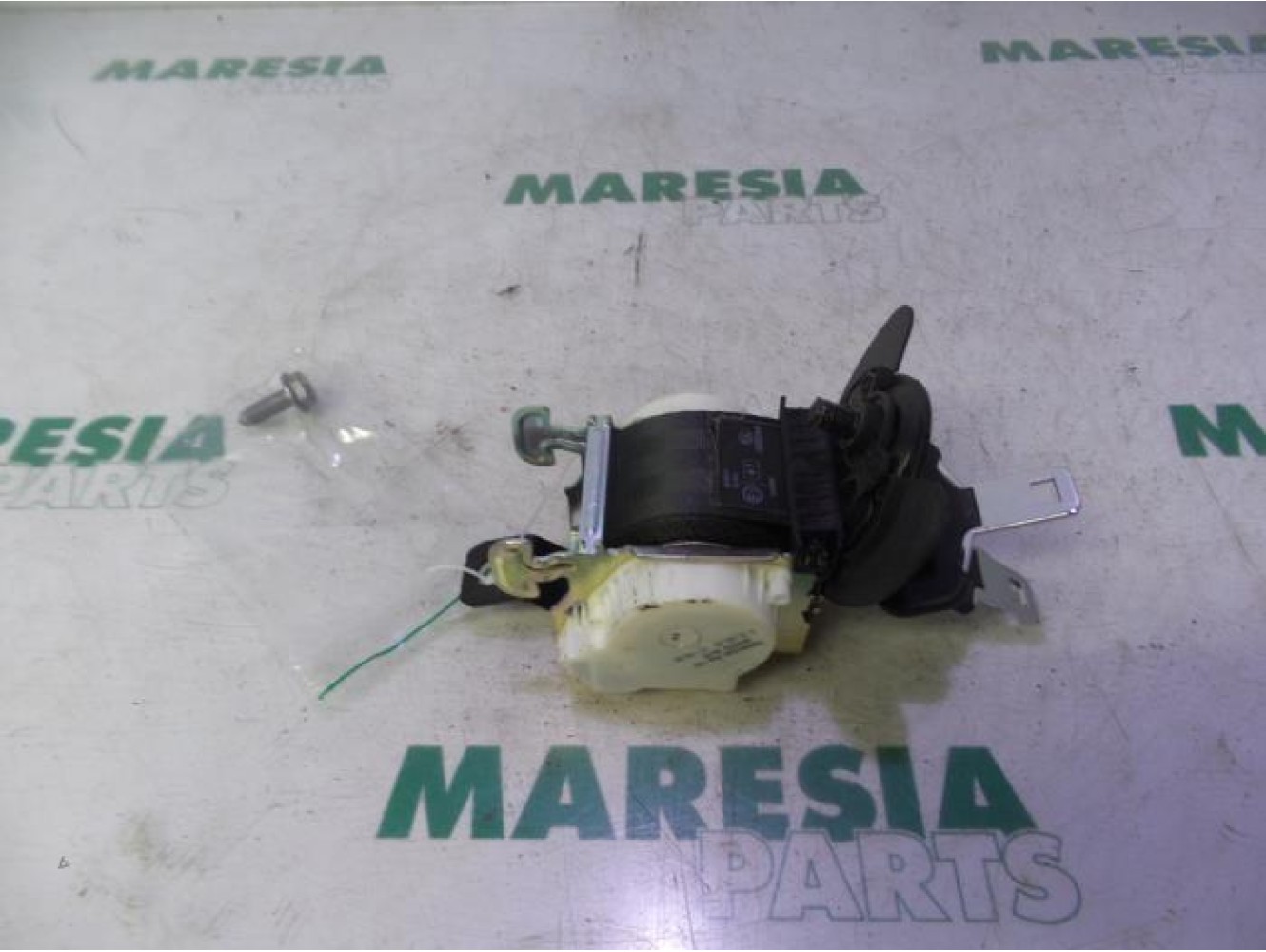 Peugeot - 5008 - Rear seatbelt, centre