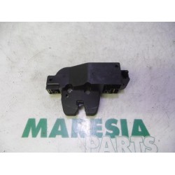 Peugeot - 307 - Tailgate lock mechanism