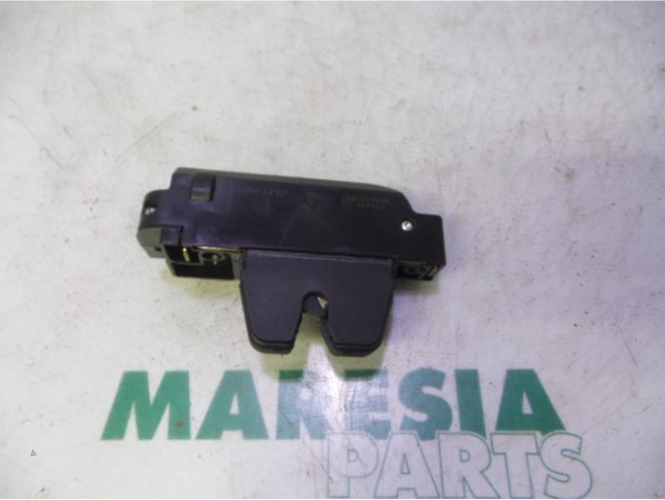 Peugeot - 307 - Tailgate lock mechanism