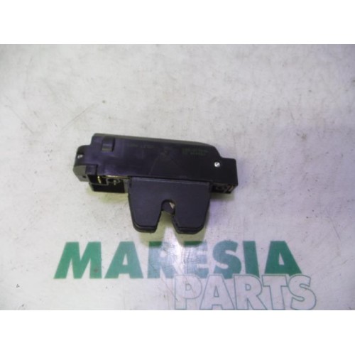 Peugeot - 307 - Tailgate lock mechanism