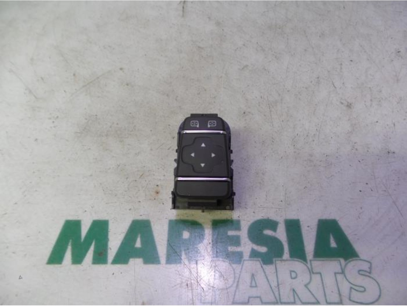 Renault - Clio - Mirror switch