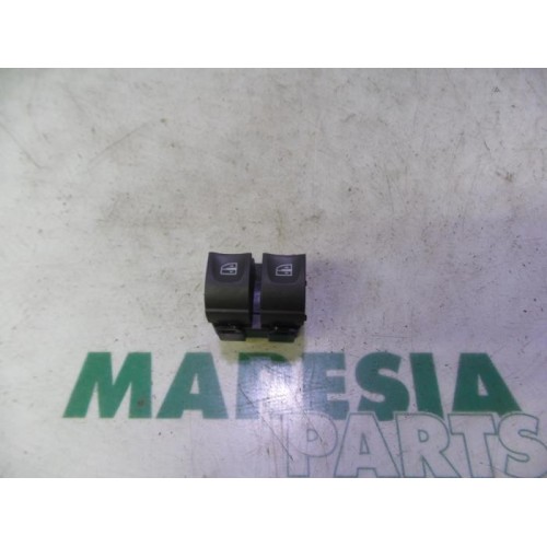 Renault - Clio - Multi-functional window switch