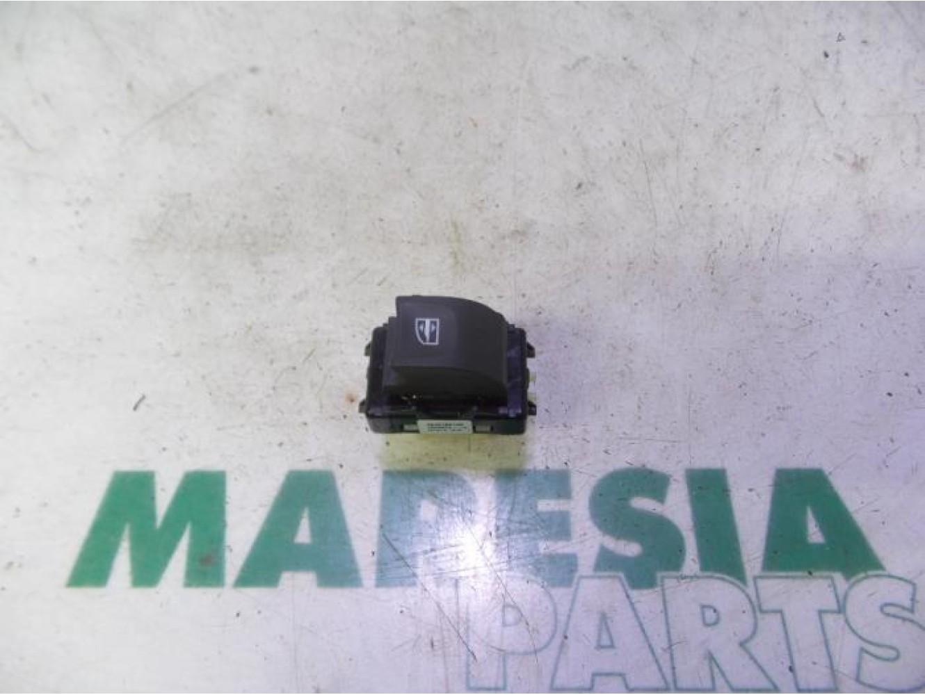 Renault - Clio - Multi-functional window switch