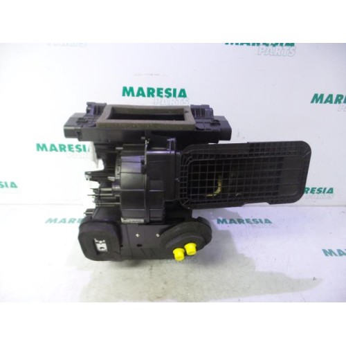 Renault - Clio - Heater housing