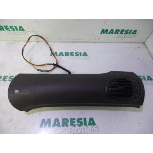 Peugeot - 206 - Right airbag (dashboard)