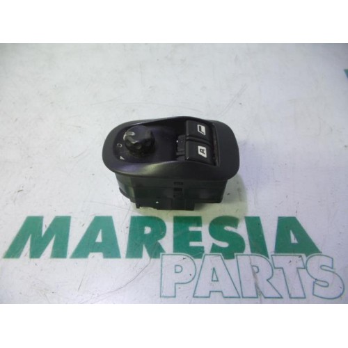 Peugeot - 206 - Multi-functional window switch