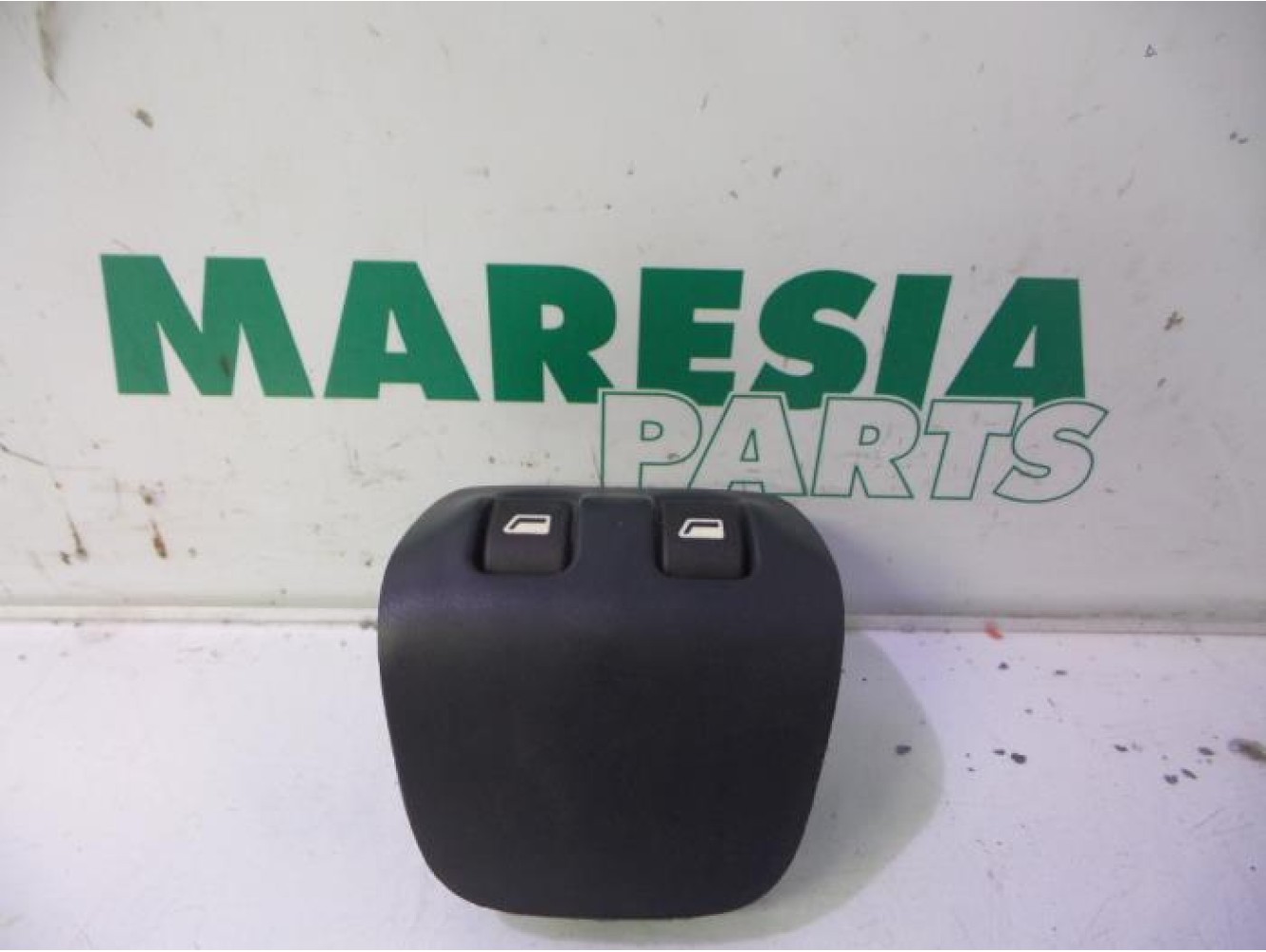 Peugeot - 206 - Multi-functional window switch