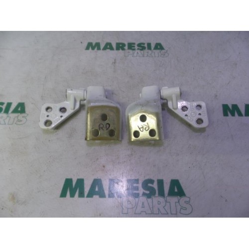 Peugeot - Partner - Rear door hinge, right