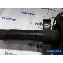 Renault - Megane - Front shock absorber rod, right