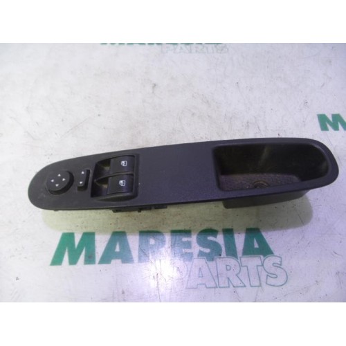 Fiat - Punto - Multi-functional window switch