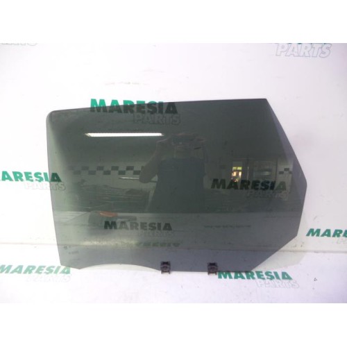 Peugeot - 308 - Rear door window 4-door, left
