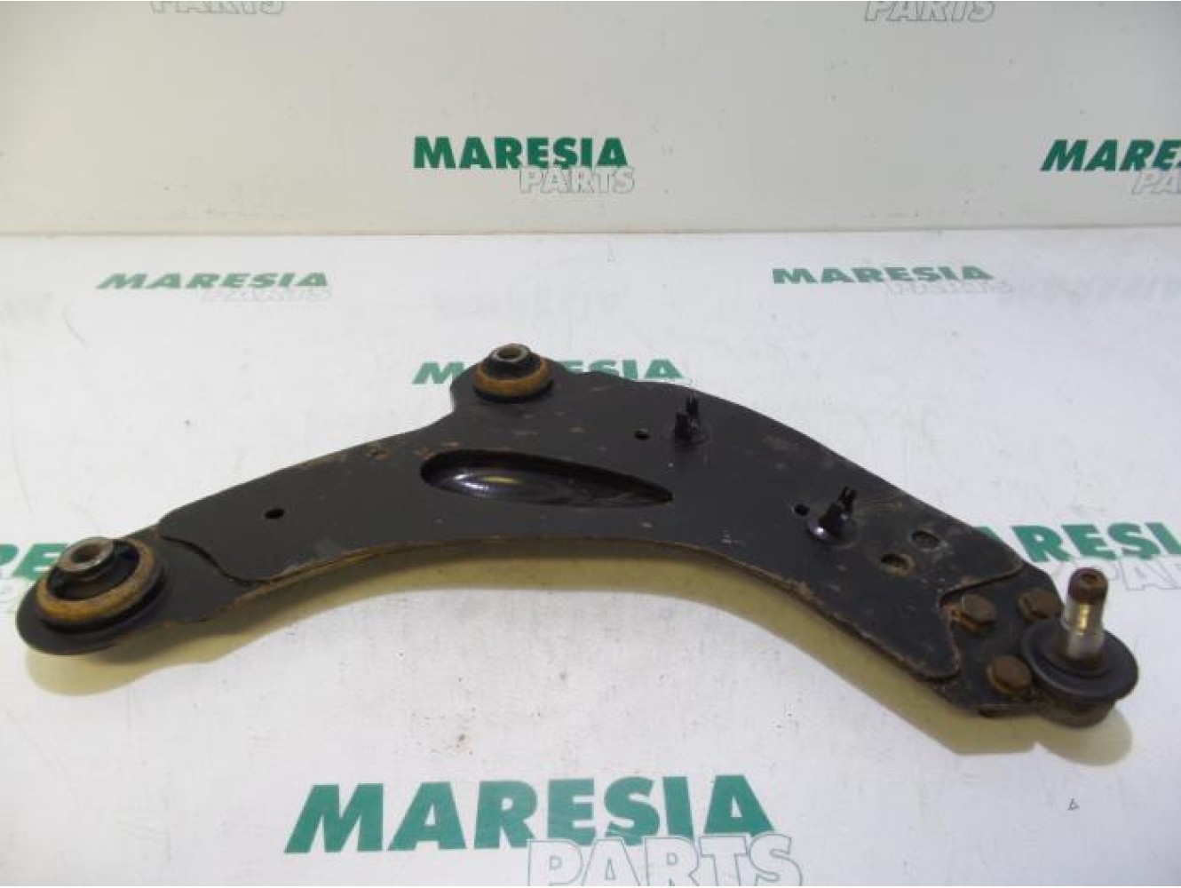 Renault - Trafic - Front lower wishbone, right