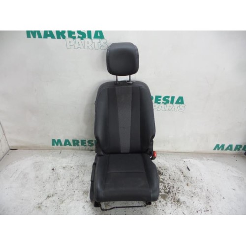 Renault - Megane - Seat, right