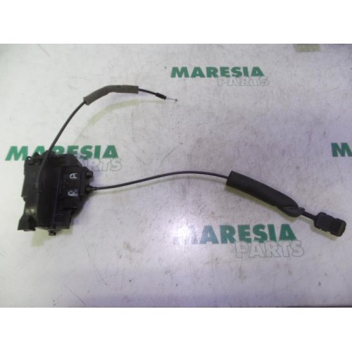 Renault - Megane - Rear door mechanism 4-door, right