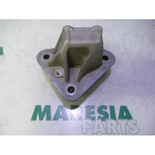 Citroen - C5 - Engine mount