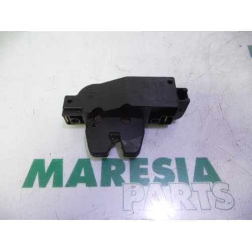 Peugeot - 307 - Tailgate lock mechanism
