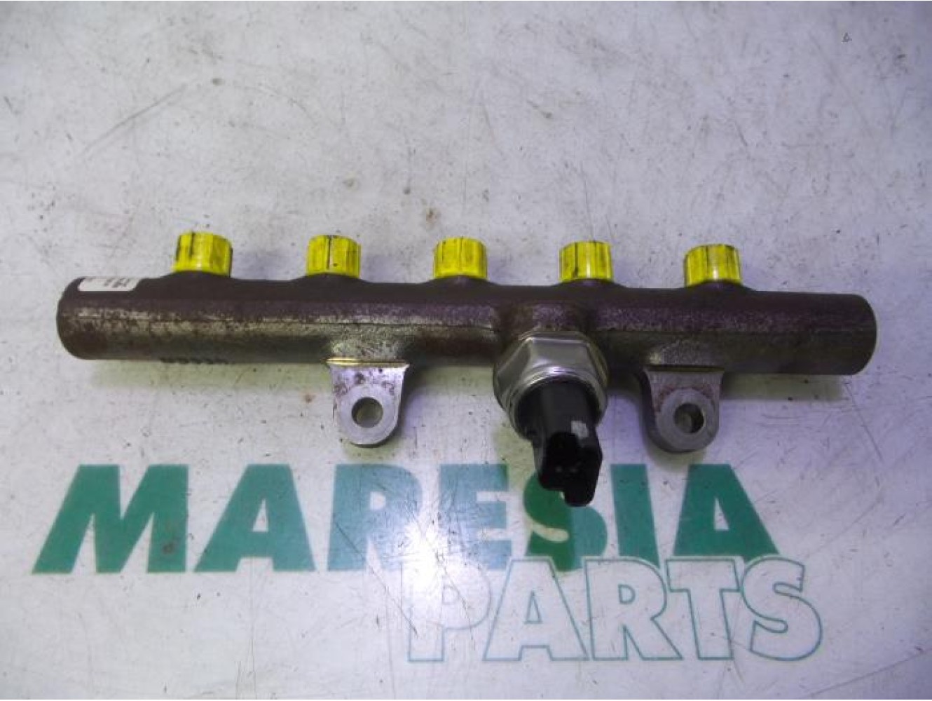 Renault - Clio - Fuel injector nozzle