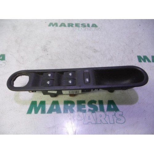 Renault - Espace - Multi-functional window switch