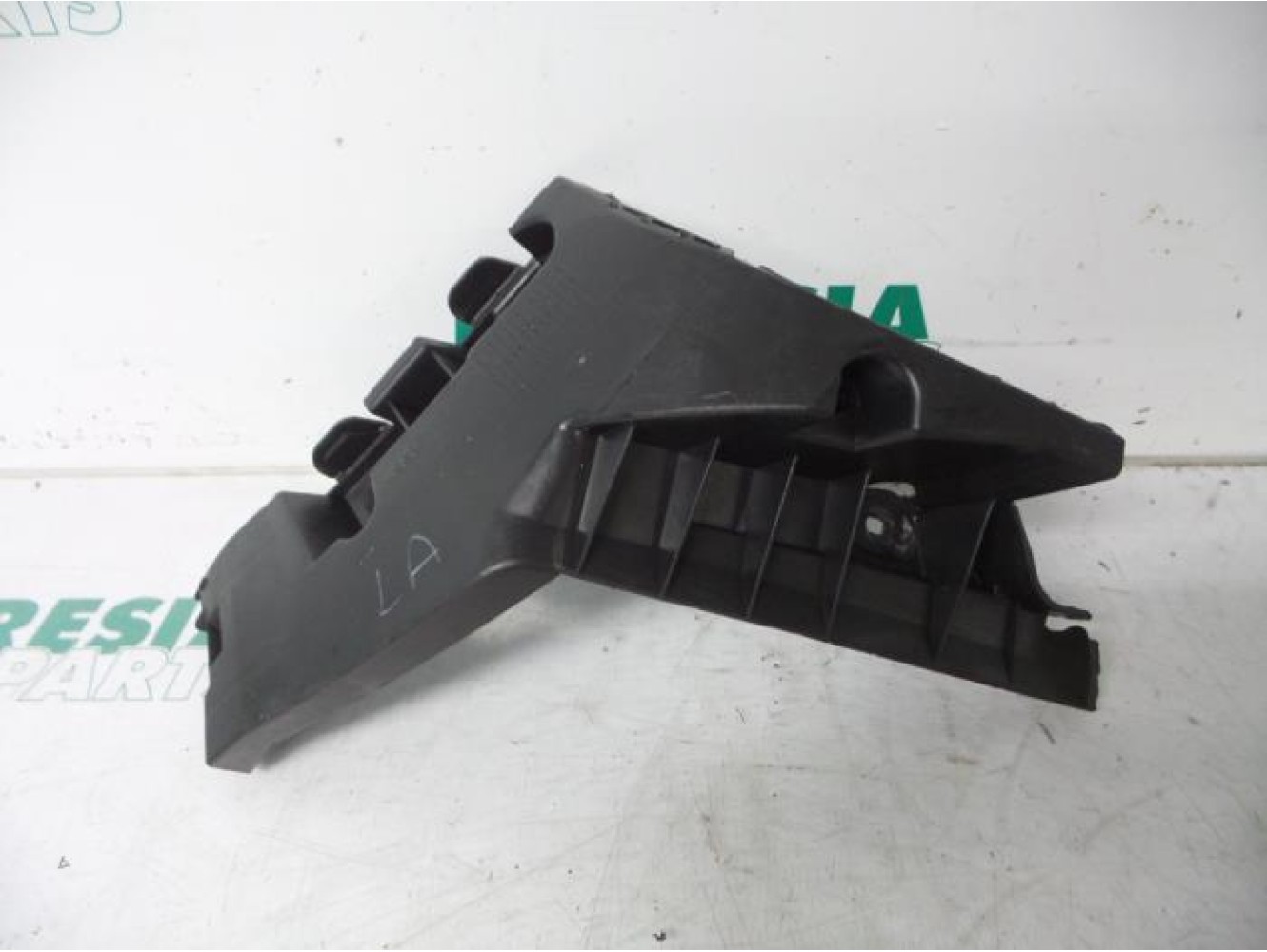 Renault - Clio - Rear bumper frame