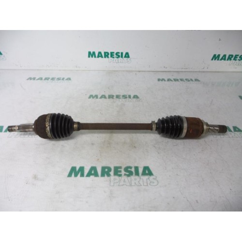 Renault - Clio - Front drive shaft, left