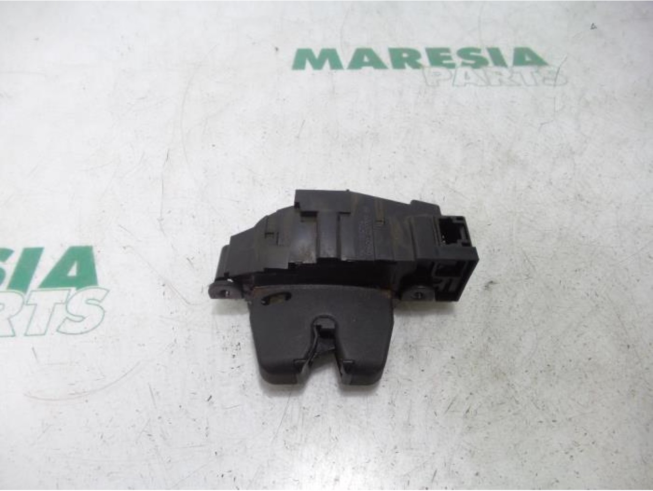 Peugeot - Partner - Tailgate lock mechanism