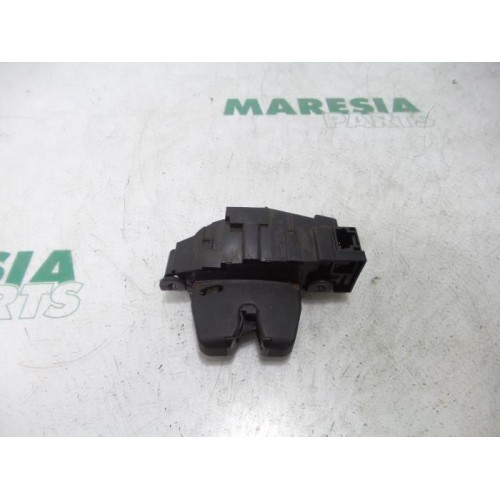 Peugeot - Partner - Tailgate lock mechanism