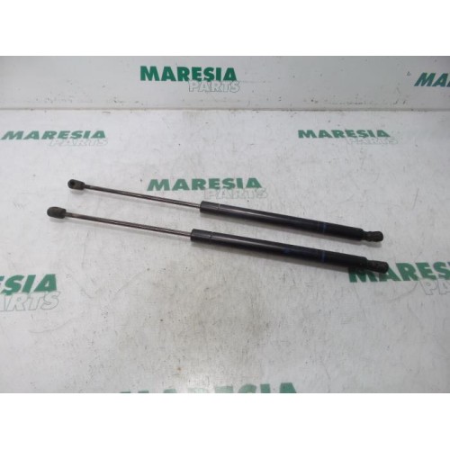 Renault - Megane - Set Gasdempers Achterklep