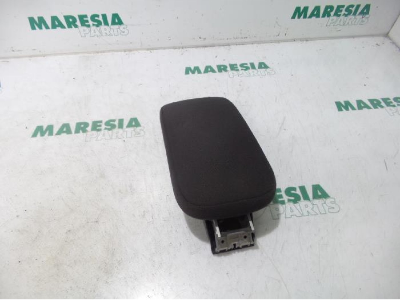 Renault - Megane - Armrest